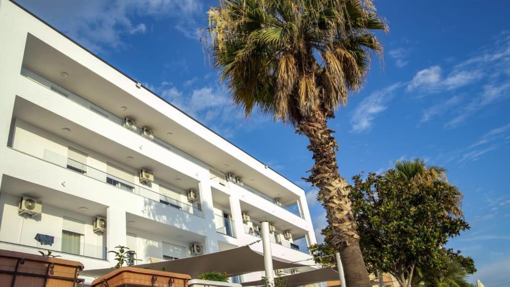 Hotel Besani Durrës Exterior foto